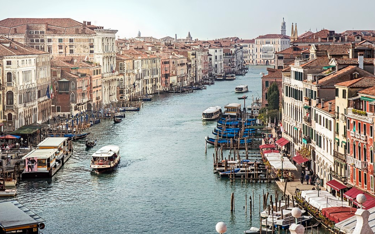 View of the Grand Canal from Rialto to Ca'Foscari