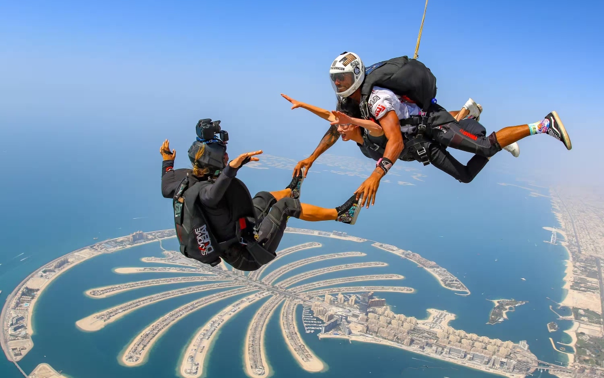 sky diving in dubai